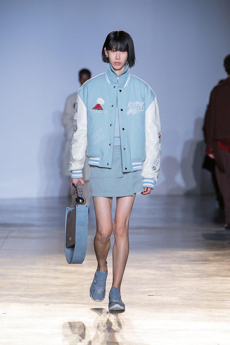 신라시대의 화려한 유산을 재해석한, 우영미 2023 FW 컬렉션 런웨이