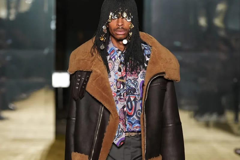 영국과 이탈리아의 멋을 결합한 마틴 로즈 2023 FW 컬렉션 런웨이