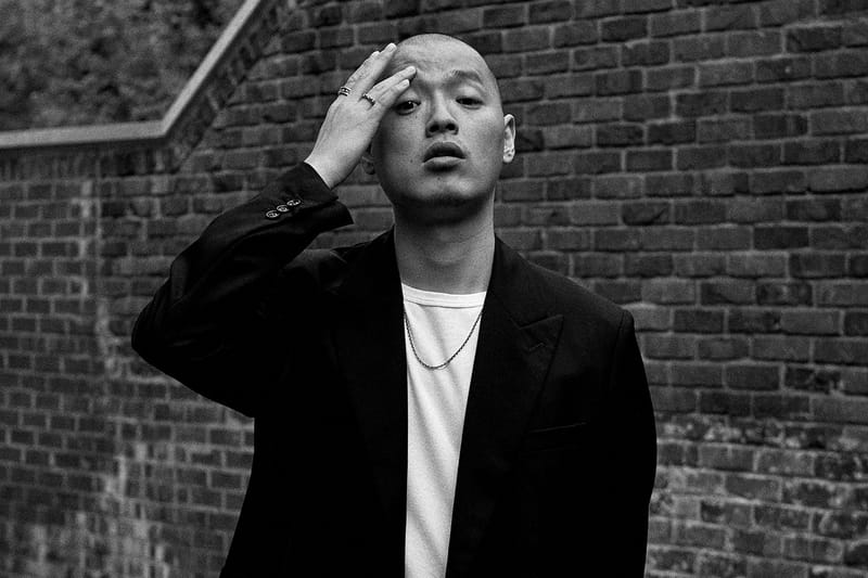 이센스가 신곡 ‘Jeogeumtong 14 Shibal’을 깜짝 공개했다