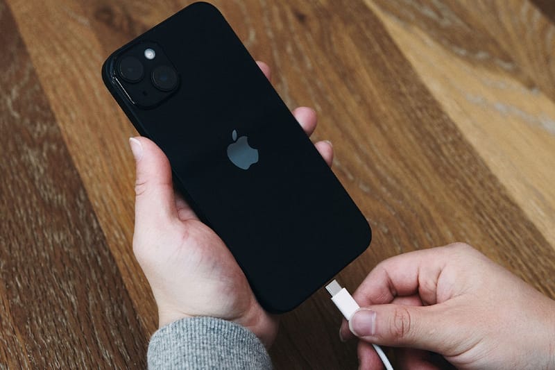 USB-C 포트 탑재된 아이폰 15 프로 사진이 유출됐다