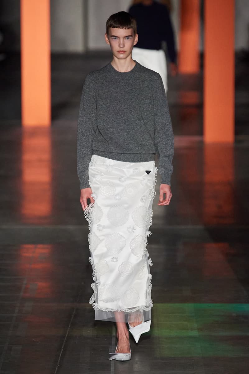 ‘WWD’ 선정 2023 FW 컬렉션 톱 10, 로에베, 루이비통, 알렉산더 맥퀸, 프라다, 보테가 베네타, 톰 브라운, 시몬 로샤, 로다르테, 사카이
