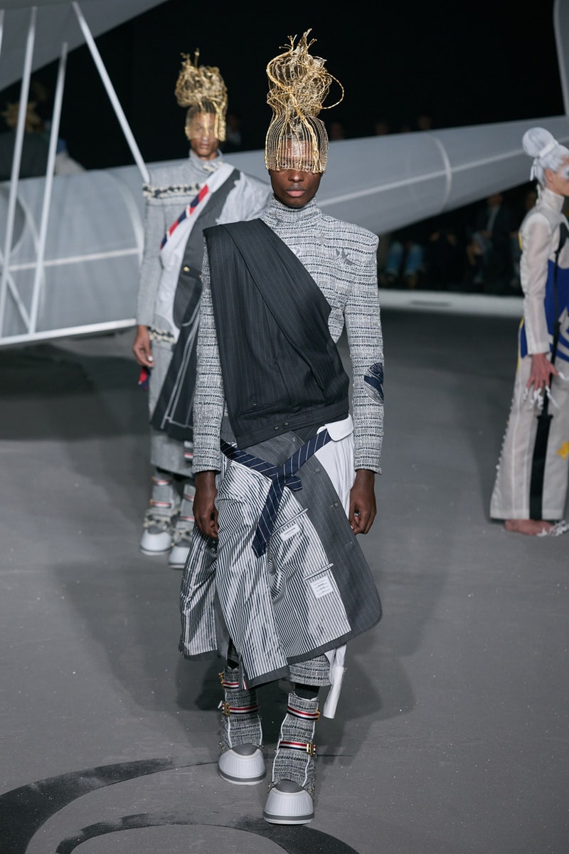 ‘WWD’ 선정 2023 FW 컬렉션 톱 10, 로에베, 루이비통, 알렉산더 맥퀸, 프라다, 보테가 베네타, 톰 브라운, 시몬 로샤, 로다르테, 사카이