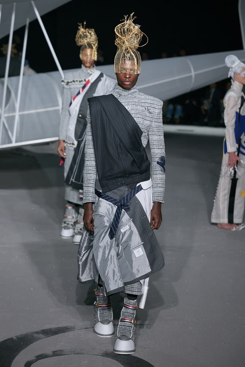‘WWD’ 선정 2023 FW 컬렉션 톱 10, 로에베, 루이비통, 알렉산더 맥퀸, 프라다, 보테가 베네타, 톰 브라운, 시몬 로샤, 로다르테, 사카이
