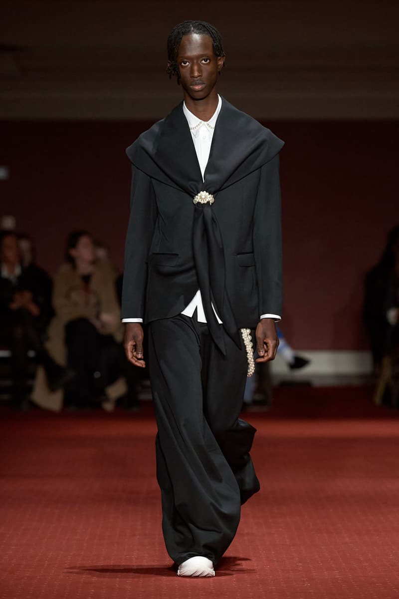 ‘WWD’ 선정 2023 FW 컬렉션 톱 10, 로에베, 루이비통, 알렉산더 맥퀸, 프라다, 보테가 베네타, 톰 브라운, 시몬 로샤, 로다르테, 사카이