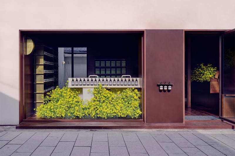 이솝 스토어가 봄을 담은 VM 디스플레이로 새롭게 단장했다