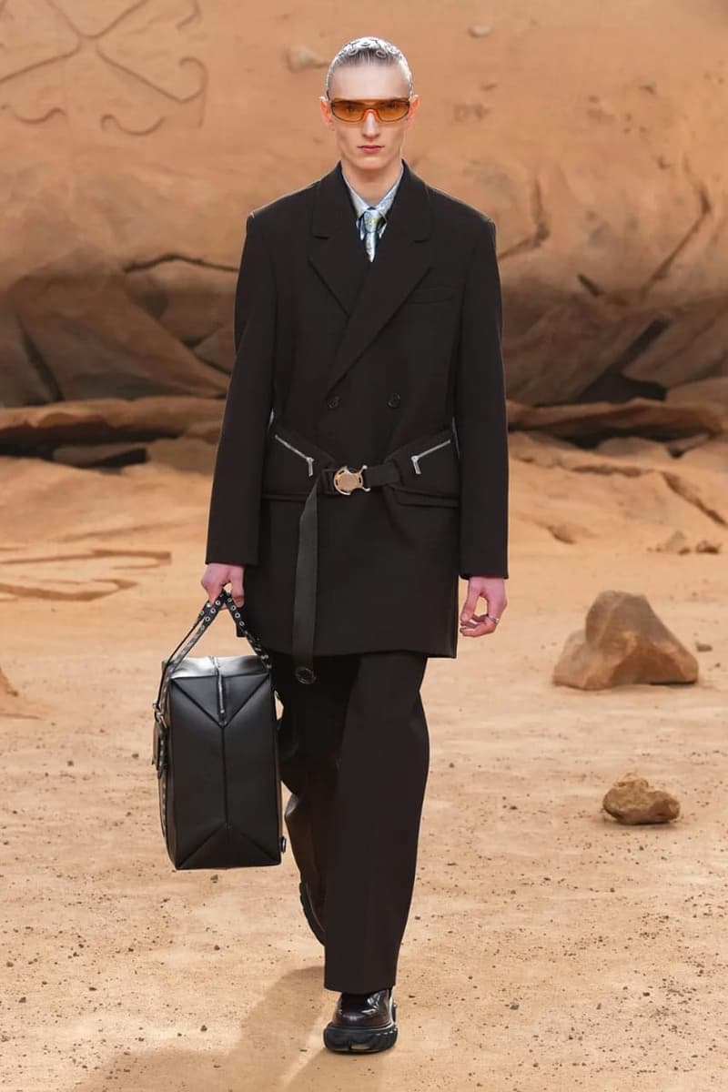 오프 화이트 2023 가을, 겨울 컬렉션 ‘루나 딜리버리’, 오프 화이트, 버질 아블로, 이브라힘 카마라, 럭셔리 브랜드, 하이엔드 스트리트웨어를, 루나 딜리버리, 2023FW, 파리 패션위크, 나오미 캠벨, 수주, 버질 아블로 디자인, 아프로 퓨처