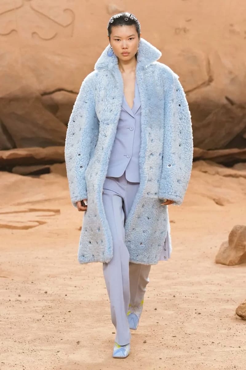 오프 화이트 2023 가을, 겨울 컬렉션 ‘루나 딜리버리’, 오프 화이트, 버질 아블로, 이브라힘 카마라, 럭셔리 브랜드, 하이엔드 스트리트웨어를, 루나 딜리버리, 2023FW, 파리 패션위크, 나오미 캠벨, 수주, 버질 아블로 디자인, 아프로 퓨처