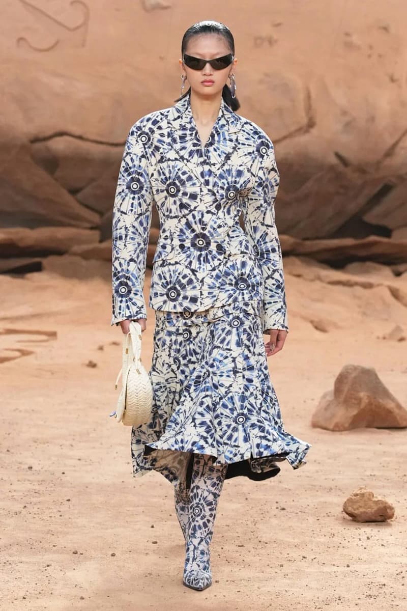오프 화이트 2023 가을, 겨울 컬렉션 ‘루나 딜리버리’, 오프 화이트, 버질 아블로, 이브라힘 카마라, 럭셔리 브랜드, 하이엔드 스트리트웨어를, 루나 딜리버리, 2023FW, 파리 패션위크, 나오미 캠벨, 수주, 버질 아블로 디자인, 아프로 퓨처