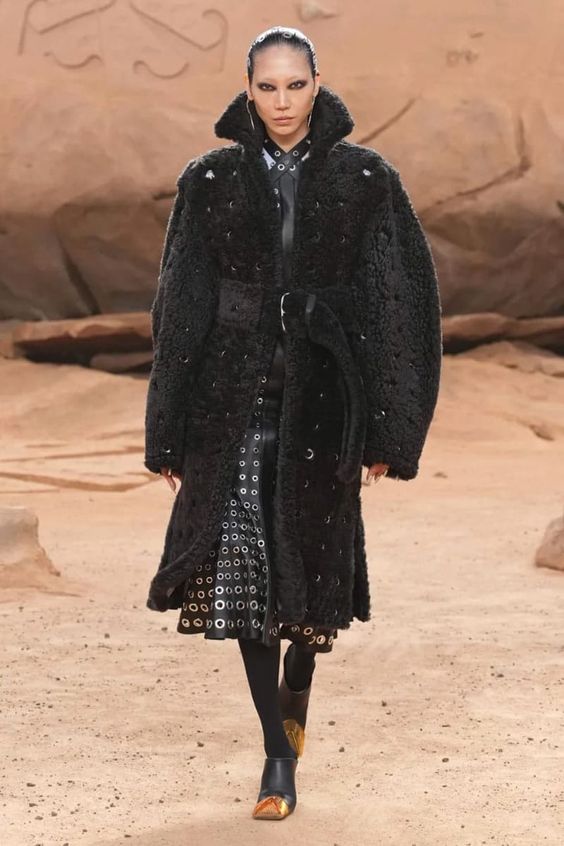 오프 화이트 2023 가을, 겨울 컬렉션 ‘루나 딜리버리’, 오프 화이트, 버질 아블로, 이브라힘 카마라, 럭셔리 브랜드, 하이엔드 스트리트웨어를, 루나 딜리버리, 2023FW, 파리 패션위크, 나오미 캠벨, 수주, 버질 아블로 디자인, 아프로 퓨처