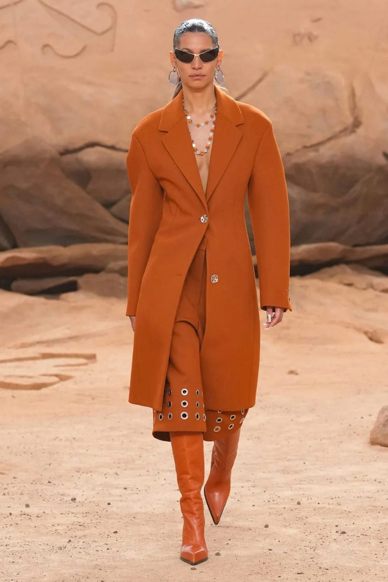 오프 화이트 2023 가을, 겨울 컬렉션 ‘루나 딜리버리’, 오프 화이트, 버질 아블로, 이브라힘 카마라, 럭셔리 브랜드, 하이엔드 스트리트웨어를, 루나 딜리버리, 2023FW, 파리 패션위크, 나오미 캠벨, 수주, 버질 아블로 디자인, 아프로 퓨처