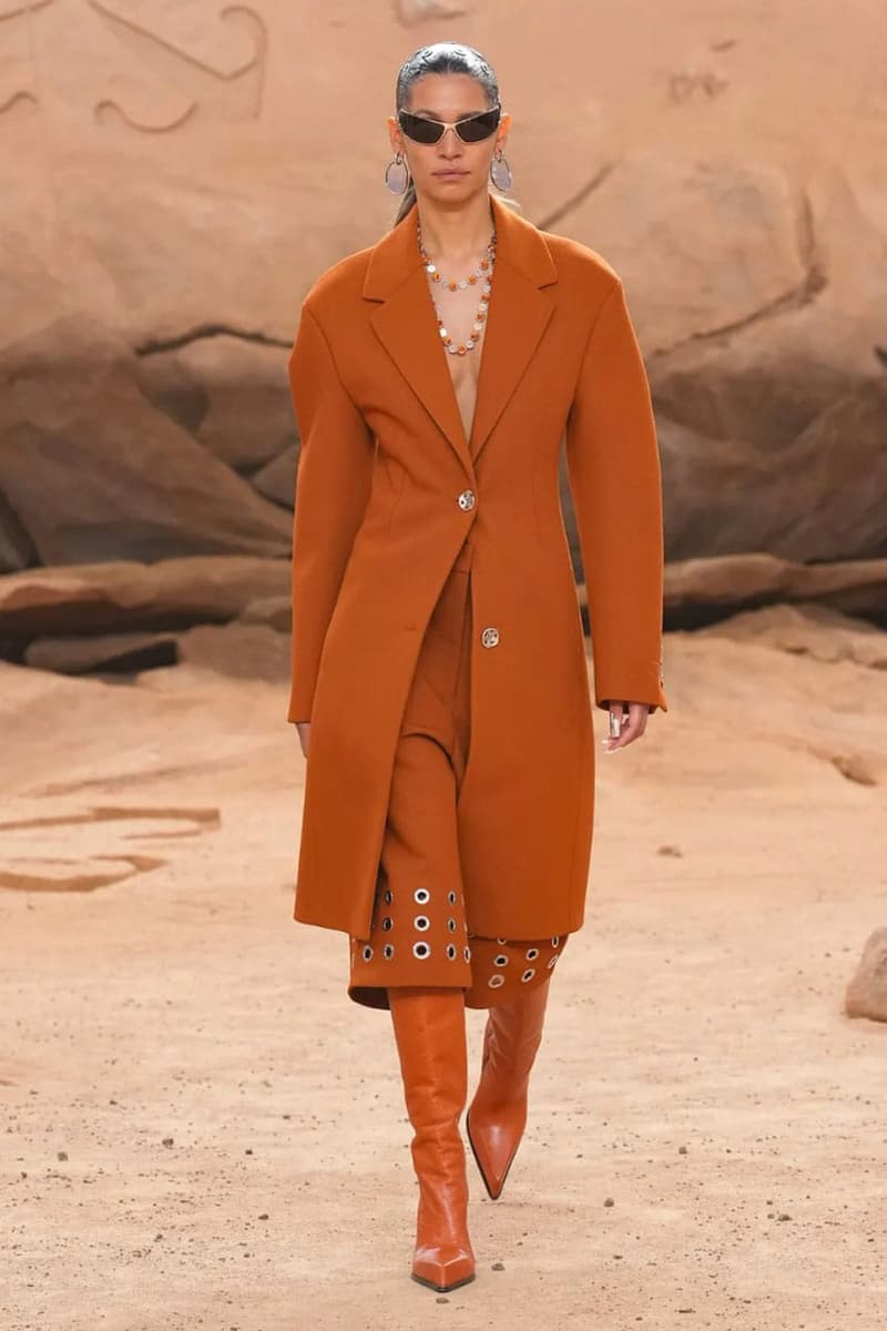 오프 화이트 2023 가을, 겨울 컬렉션 ‘루나 딜리버리’, 오프 화이트, 버질 아블로, 이브라힘 카마라, 럭셔리 브랜드, 하이엔드 스트리트웨어를, 루나 딜리버리, 2023FW, 파리 패션위크, 나오미 캠벨, 수주, 버질 아블로 디자인, 아프로 퓨처