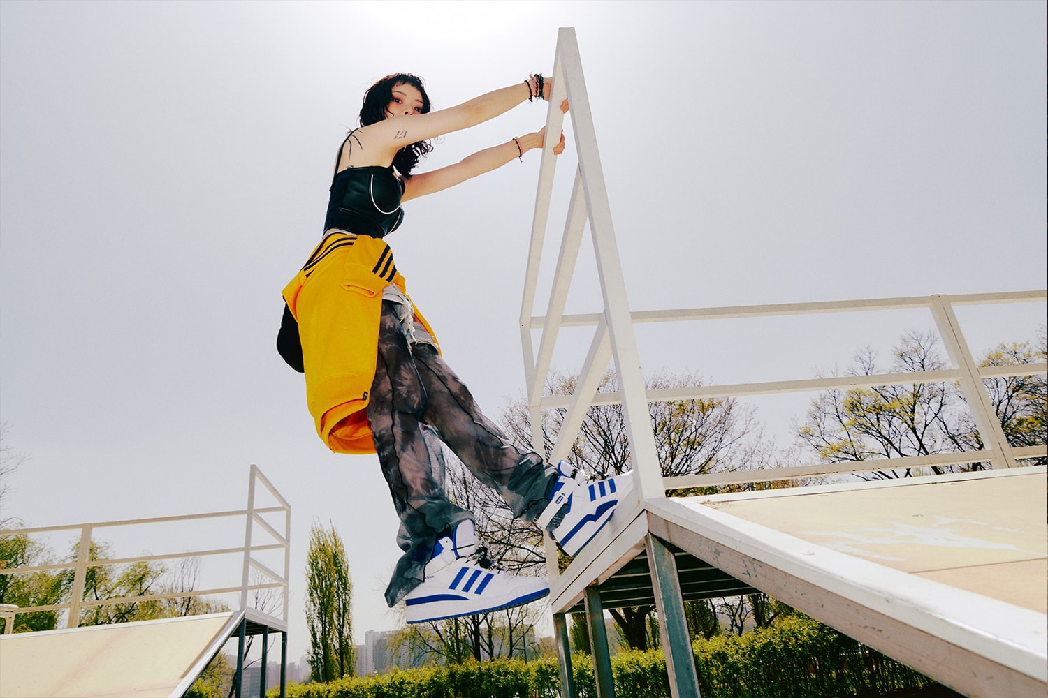 스타일리스트들이 제안하는 아디다스 스니커 스타일링 6 슈퍼스타 가젤 삼바 포럼 라이벌리 캠퍼스 00s adidas sneakers superstar gazelle samba forum rivalry campus