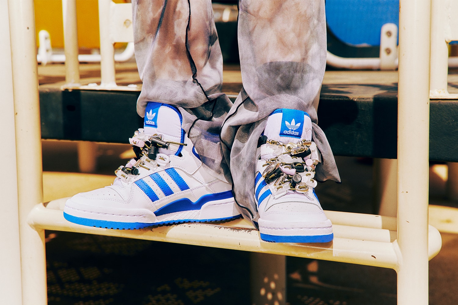 스타일리스트들이 제안하는 아디다스 스니커 스타일링 6 슈퍼스타 가젤 삼바 포럼 라이벌리 캠퍼스 00s adidas sneakers superstar gazelle samba forum rivalry campus