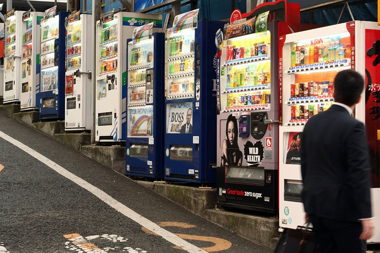 일본에서 인기를 끌고 있는 ‘곰고기’ 자판기, 일본 여행, 일본 항공권, 해외 항공권, 휴일, 자판기, 아키타현, 일본 곰, 얼룩말 세로, 어린이대공원, 일본 자판기, 로손, 세븐 일레븐, 패밀리마트, 곰고기