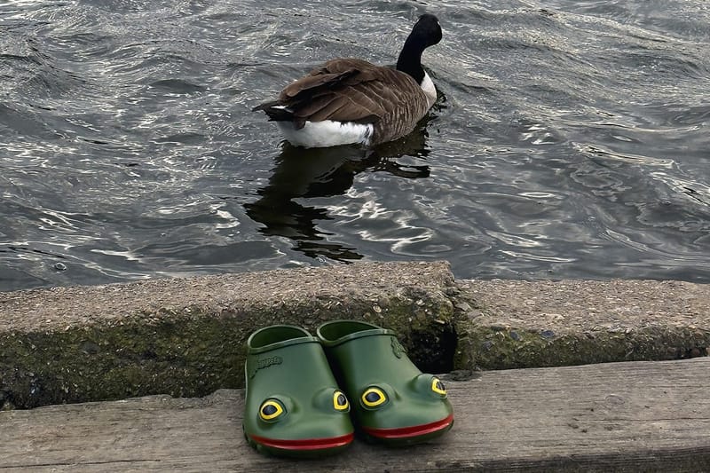 웰리페츠 x JW 앤더슨 개구리 클로그 공식 출시