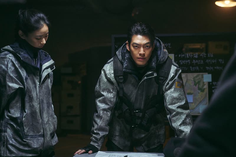 넷플릭스 시리즈 ‘택배기사’ 1차 스틸 사진 공개, 넷플릭스, 택배기사, 김우빈, 송승헌, 이솜, 카지노, 강유석, 넷플릭스 신작