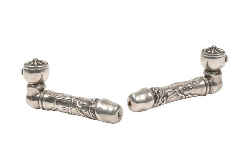 남근 모양의 빈티지 크롬 하츠 파이프가 미국의 중고 거래 플랫폼에 나왔다