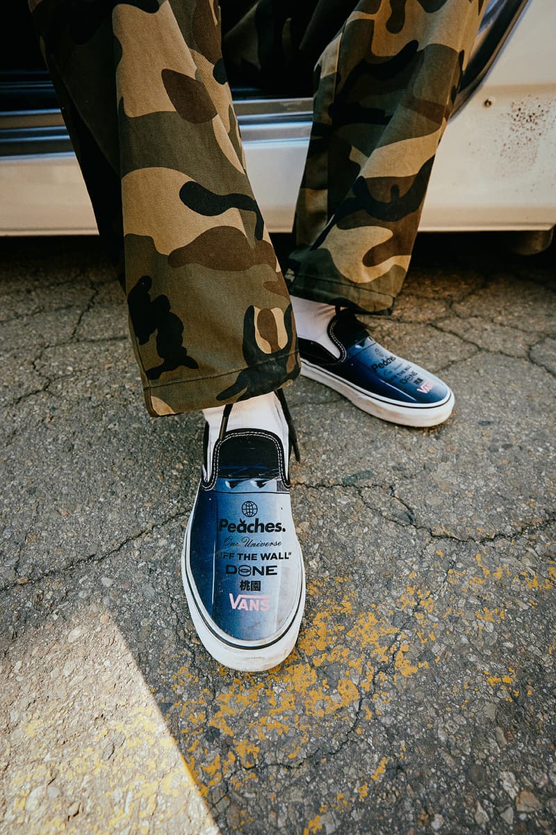 반스 x 피치스 협업 ‘스티커 바밍’ 테마 컬렉션 출시 vans peaches collaboration collection sticker bombing