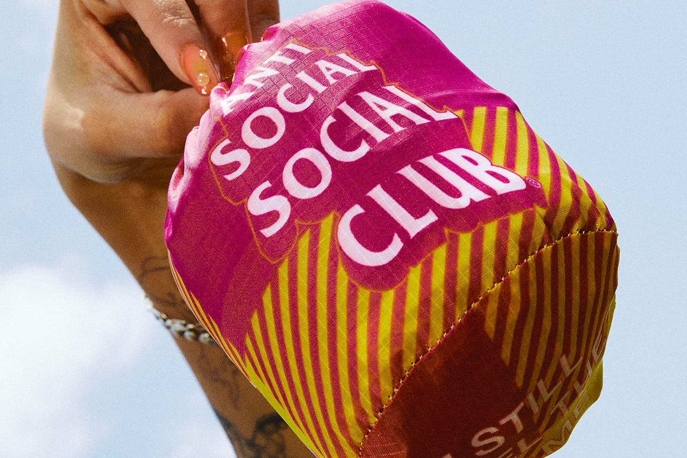 음식 배달 문화를 담은 안티 소셜 소셜 클럽 x 도어 대시 컬렉션 살펴보기, anti social social club, 미국 배달 음식, 미국 배민