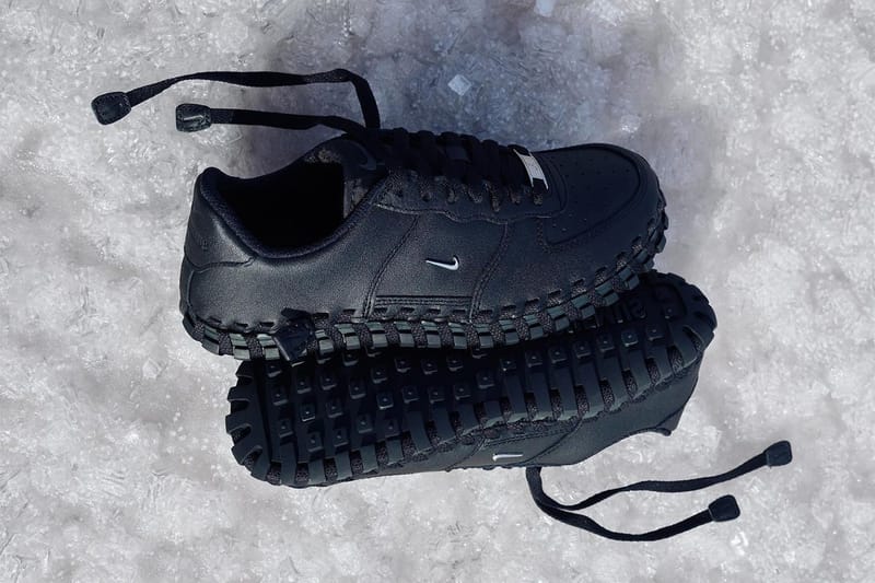 자크뮈스 x 나이키 J 포스 1 ‘화이트’ & ‘블랙’ 공식 출시 정보