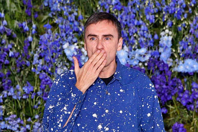 라프 시몬스 시절의 디올을 담은 책이 출간됐다