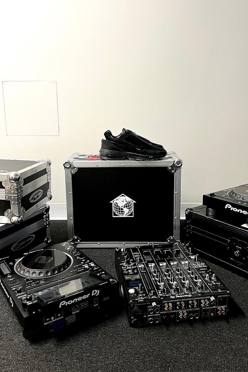 DJ 잭 비아, 나이키 에어 맥스 ‘펄스’ 와 함께한 사진 공개, 드롭 정보, 운동화, CDJ 레퍼런스