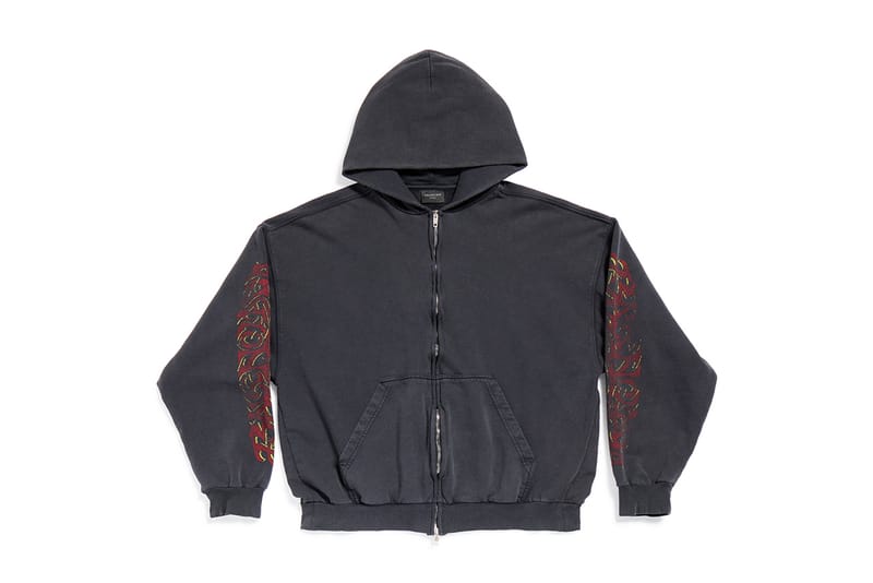 발렌시아가 ‘오프쇼어’ 캡슐 컬렉션 살펴보기