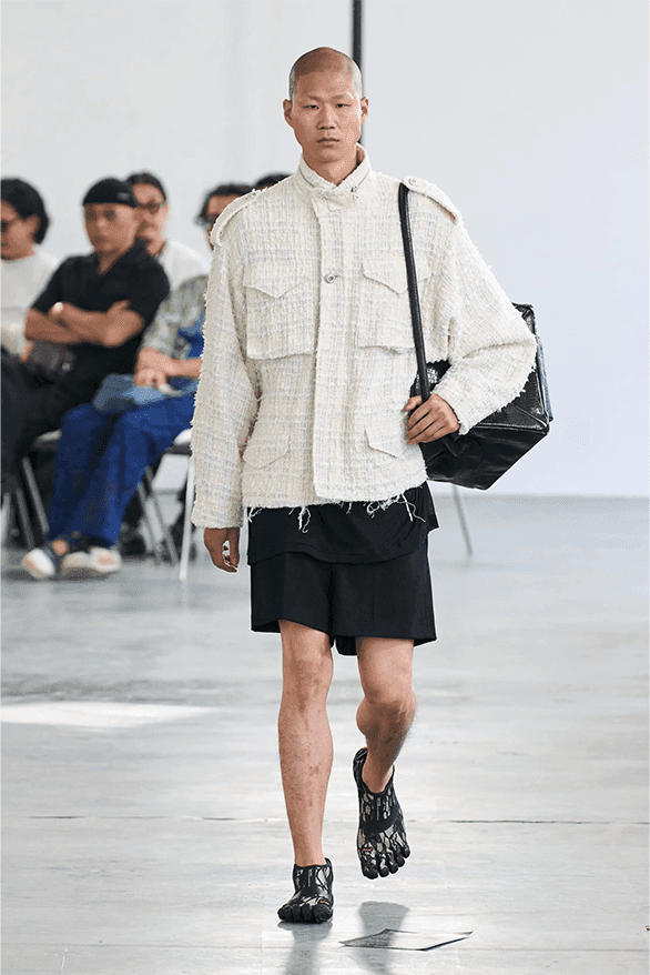 더블렛, 2024 SS 컬렉션 공개, doublet, 메타버스 패션, 메타 패션, 가상현실 패션, 가상패션, 이상한 패션, 이상한 런웨이, 기발한 런웨이, 괴짜 패션, 너드 패션, 발렌시아가 런웨이, 더블렛 런웨이, doublet 옷, 더블렛 구매