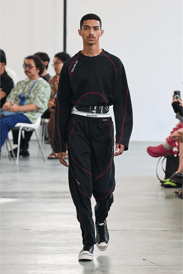 더블렛, 2024 SS 컬렉션 공개, doublet, 메타버스 패션, 메타 패션, 가상현실 패션, 가상패션, 이상한 패션, 이상한 런웨이, 기발한 런웨이, 괴짜 패션, 너드 패션, 발렌시아가 런웨이, 더블렛 런웨이, doublet 옷, 더블렛 구매