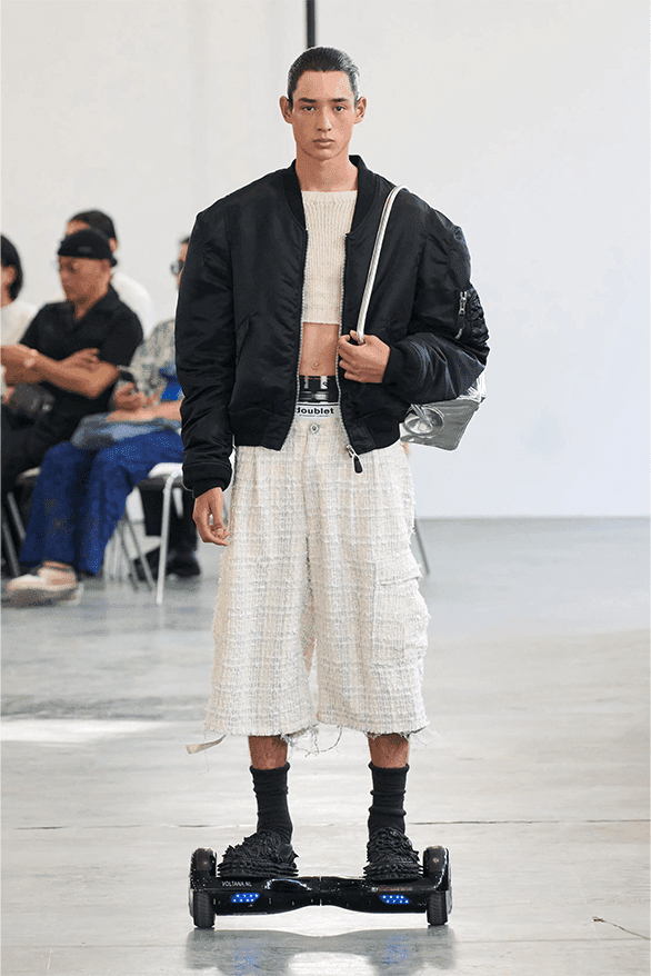 더블렛, 2024 SS 컬렉션 공개, doublet, 메타버스 패션, 메타 패션, 가상현실 패션, 가상패션, 이상한 패션, 이상한 런웨이, 기발한 런웨이, 괴짜 패션, 너드 패션, 발렌시아가 런웨이, 더블렛 런웨이, doublet 옷, 더블렛 구매