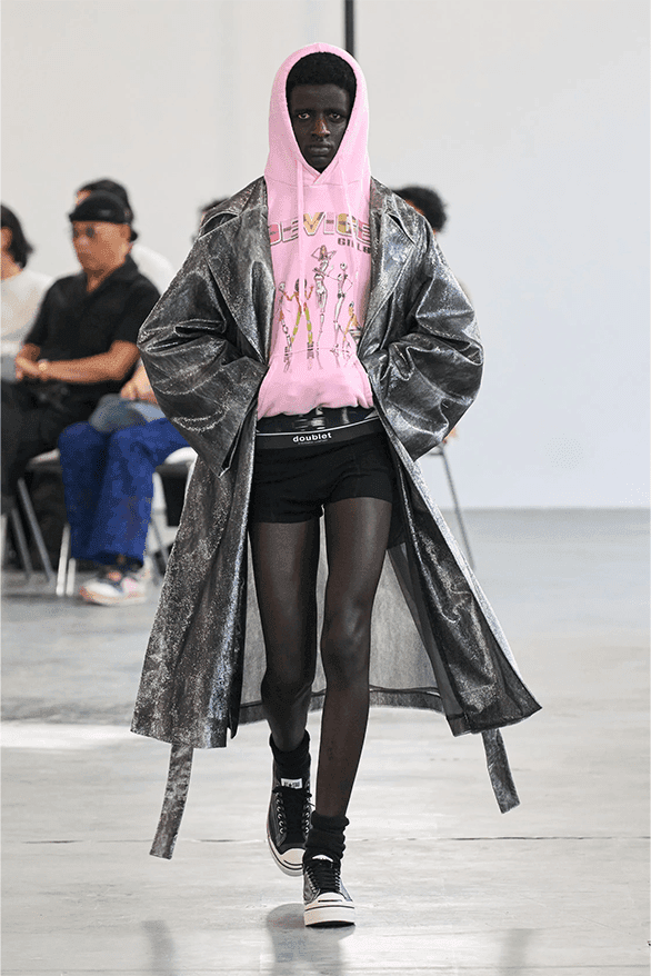 더블렛, 2024 SS 컬렉션 공개, doublet, 메타버스 패션, 메타 패션, 가상현실 패션, 가상패션, 이상한 패션, 이상한 런웨이, 기발한 런웨이, 괴짜 패션, 너드 패션, 발렌시아가 런웨이, 더블렛 런웨이, doublet 옷, 더블렛 구매