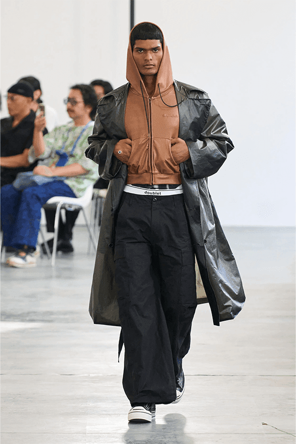 더블렛, 2024 SS 컬렉션 공개, doublet, 메타버스 패션, 메타 패션, 가상현실 패션, 가상패션, 이상한 패션, 이상한 런웨이, 기발한 런웨이, 괴짜 패션, 너드 패션, 발렌시아가 런웨이, 더블렛 런웨이, doublet 옷, 더블렛 구매