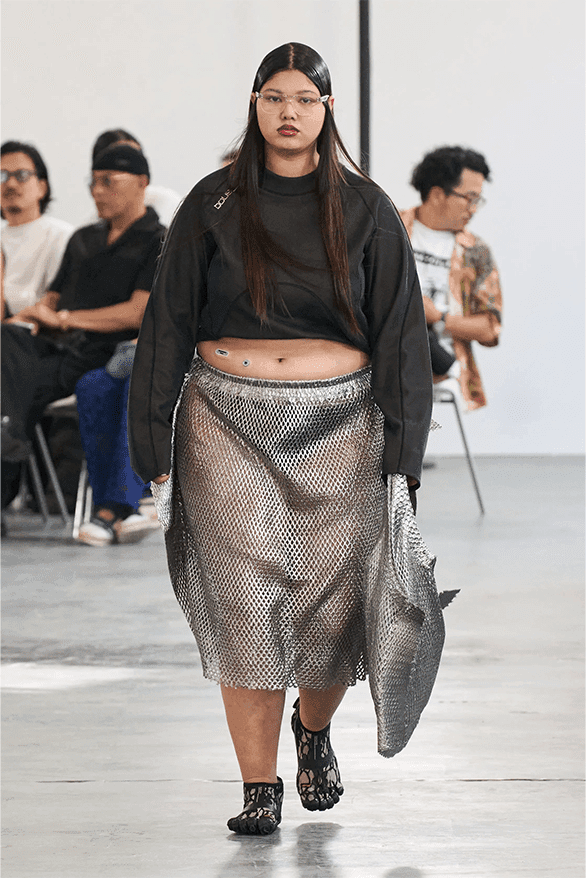 더블렛, 2024 SS 컬렉션 공개, doublet, 메타버스 패션, 메타 패션, 가상현실 패션, 가상패션, 이상한 패션, 이상한 런웨이, 기발한 런웨이, 괴짜 패션, 너드 패션, 발렌시아가 런웨이, 더블렛 런웨이, doublet 옷, 더블렛 구매