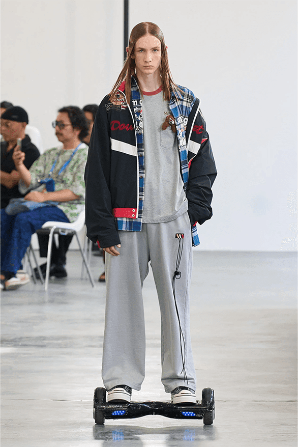 더블렛, 2024 SS 컬렉션 공개, doublet, 메타버스 패션, 메타 패션, 가상현실 패션, 가상패션, 이상한 패션, 이상한 런웨이, 기발한 런웨이, 괴짜 패션, 너드 패션, 발렌시아가 런웨이, 더블렛 런웨이, doublet 옷, 더블렛 구매