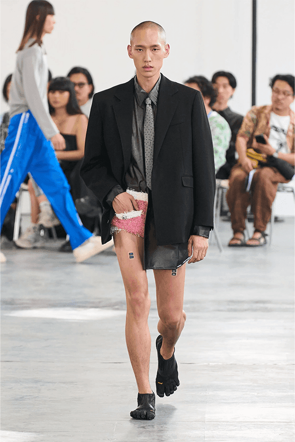 더블렛, 2024 SS 컬렉션 공개, doublet, 메타버스 패션, 메타 패션, 가상현실 패션, 가상패션, 이상한 패션, 이상한 런웨이, 기발한 런웨이, 괴짜 패션, 너드 패션, 발렌시아가 런웨이, 더블렛 런웨이, doublet 옷, 더블렛 구매
