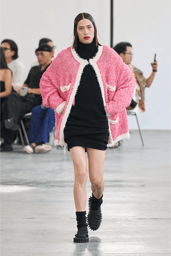 더블렛, 2024 SS 컬렉션 공개, doublet, 메타버스 패션, 메타 패션, 가상현실 패션, 가상패션, 이상한 패션, 이상한 런웨이, 기발한 런웨이, 괴짜 패션, 너드 패션, 발렌시아가 런웨이, 더블렛 런웨이, doublet 옷, 더블렛 구매