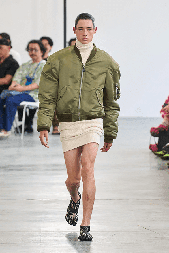 더블렛, 2024 SS 컬렉션 공개, doublet, 메타버스 패션, 메타 패션, 가상현실 패션, 가상패션, 이상한 패션, 이상한 런웨이, 기발한 런웨이, 괴짜 패션, 너드 패션, 발렌시아가 런웨이, 더블렛 런웨이, doublet 옷, 더블렛 구매
