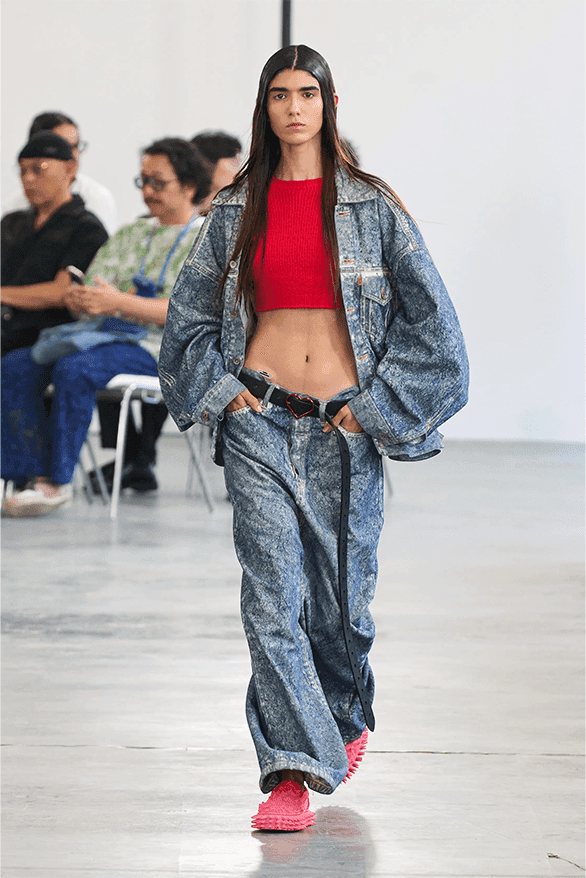 더블렛, 2024 SS 컬렉션 공개, doublet, 메타버스 패션, 메타 패션, 가상현실 패션, 가상패션, 이상한 패션, 이상한 런웨이, 기발한 런웨이, 괴짜 패션, 너드 패션, 발렌시아가 런웨이, 더블렛 런웨이, doublet 옷, 더블렛 구매