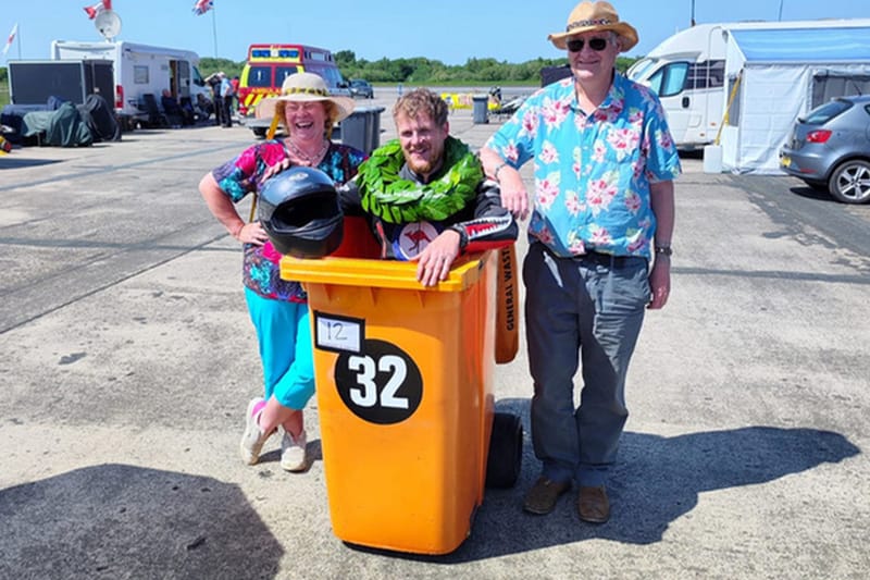 영국의 엔지니어가 세상에서 가장 빠른 쓰레기통을 발명했다