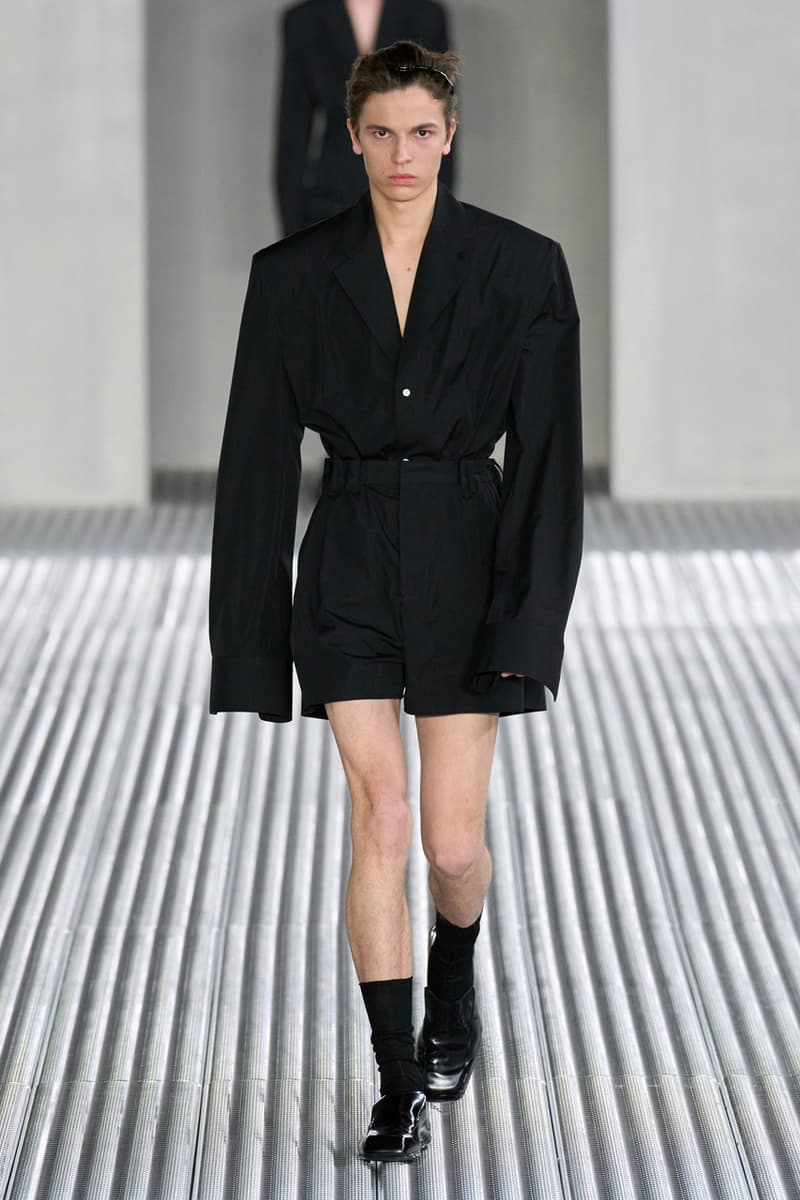 미우치아 프라다와 라프 시몬스의 프라다 2024 SS 컬렉션 런웨이,