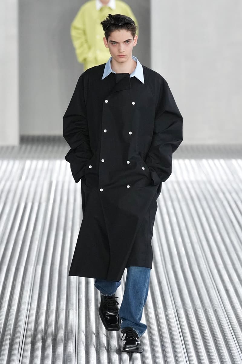 미우치아 프라다와 라프 시몬스의 프라다 2024 SS 컬렉션 런웨이,