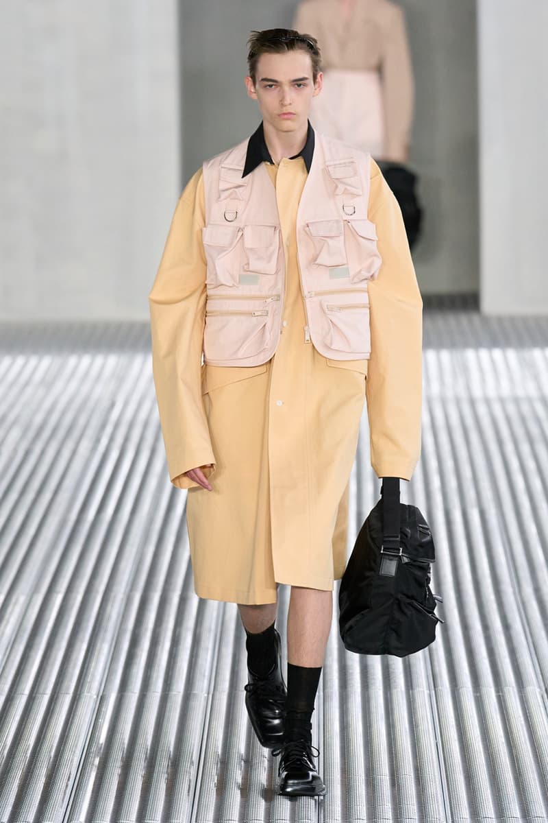 미우치아 프라다와 라프 시몬스의 프라다 2024 SS 컬렉션 런웨이,