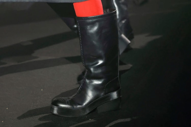 라프 시몬스의 마지막 컬렉션에서 공개된 부츠가 발매됐다