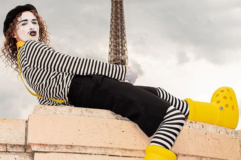 토미 캐시가 직접 신은 크록스 x MSCHF 빅 옐로 부츠 살펴보기