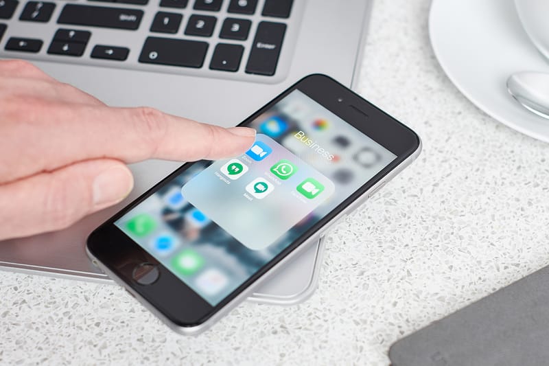 애플, 영국에서 아이메시지 기능 중단한다?