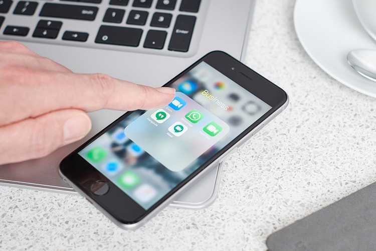 애플, 영국에서 아이메시지 기능 중단한다?