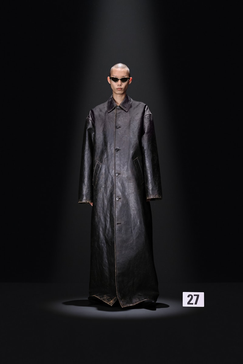 발렌시아가 52번째 꾸뛰르 컬렉션 공개, 오트쿠티르, 파리 패션위크, 발렌시아가, 바잘리아