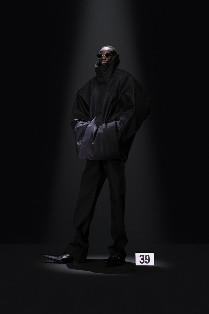 발렌시아가 52번째 꾸뛰르 컬렉션 공개, 오트쿠티르, 파리 패션위크, 발렌시아가, 바잘리아
