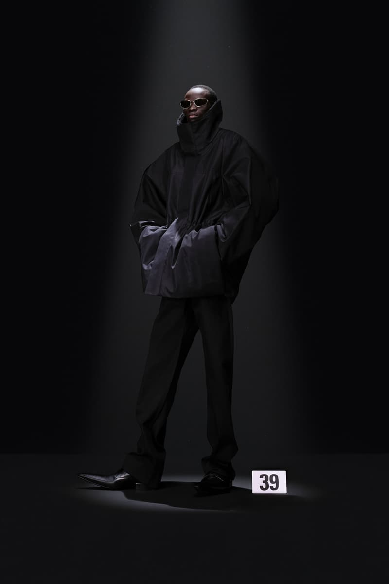 발렌시아가 52번째 꾸뛰르 컬렉션 공개, 오트쿠티르, 파리 패션위크, 발렌시아가, 바잘리아