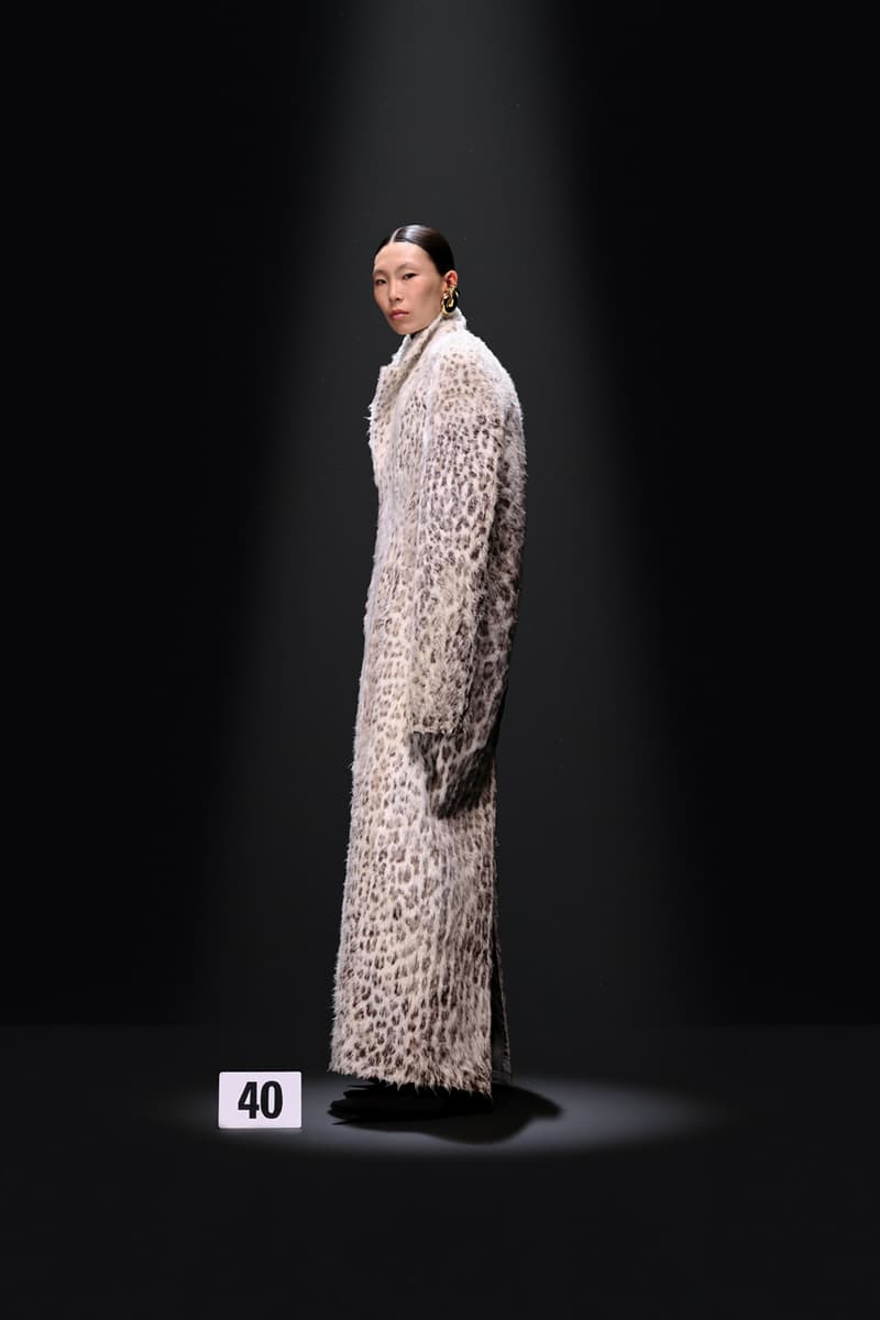 발렌시아가 52번째 꾸뛰르 컬렉션 공개, 오트쿠티르, 파리 패션위크, 발렌시아가, 바잘리아